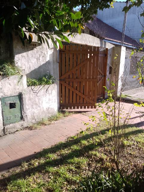 Imagen de CHALET Y CONSULTORIO SOBRE LOTE 10 X 43 - ZONA: FRANCIA Y MATHEU