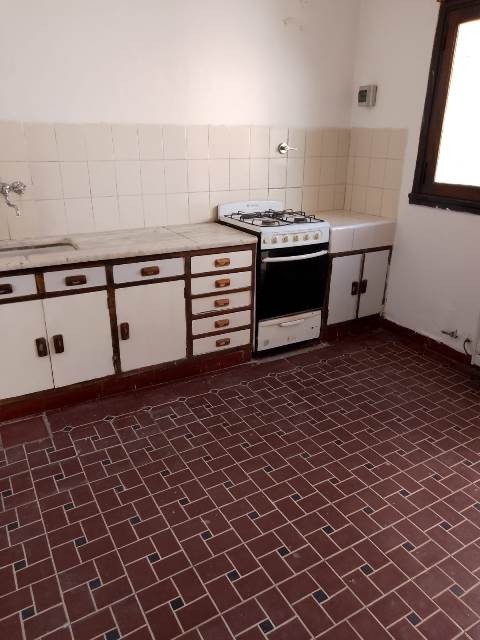 Imagen de DEPARTAMENTO 3 AMBIENTES EN PH - ZONA: SAN JUAN Y ALBERTI